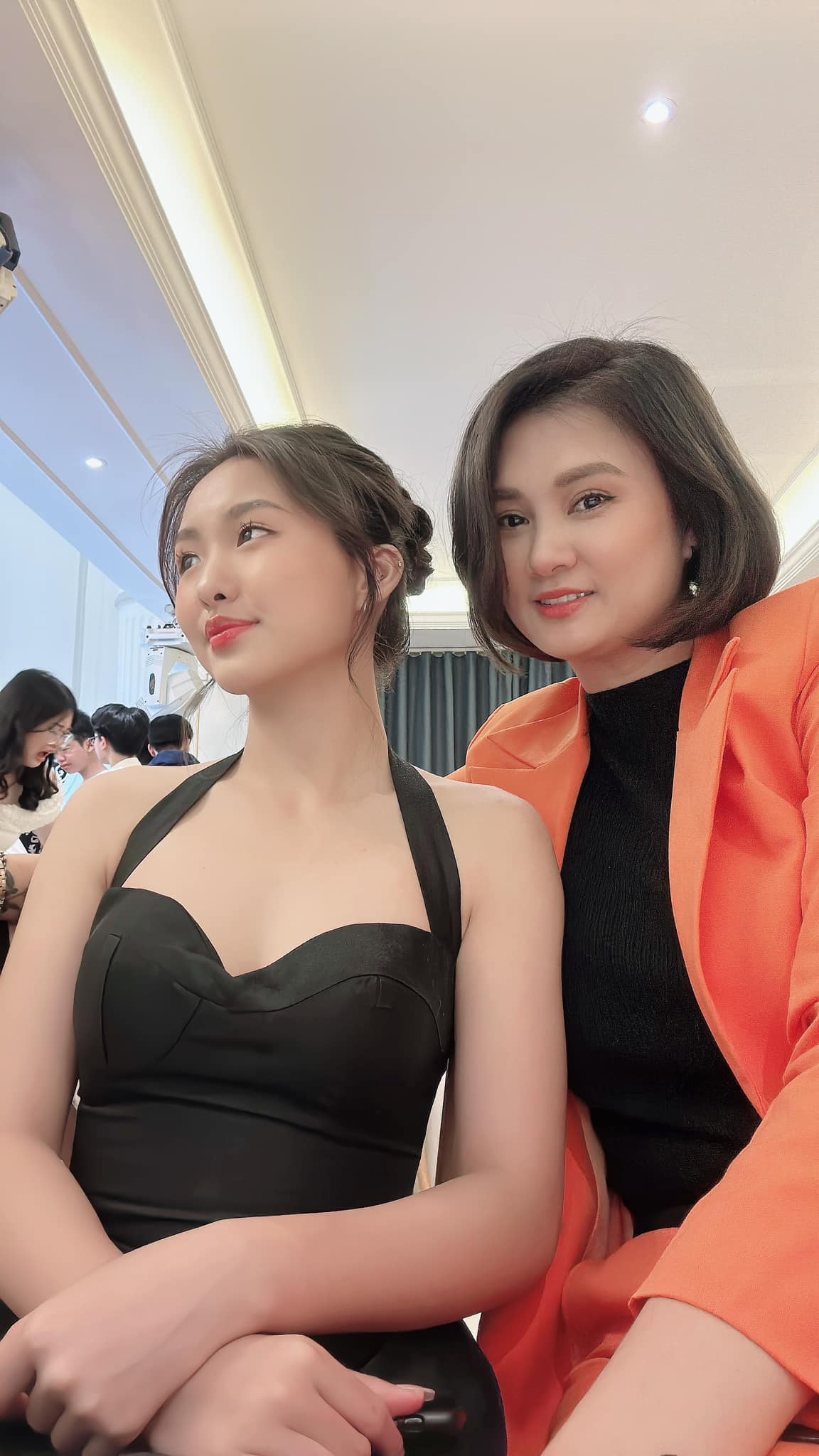 Con gái hoa khôi bóng chuyền Kim Huệ ngày càng đẹp, cao vượt trội, phổng phao ở tuổi 16 - 2