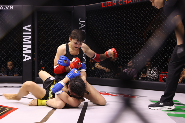 &#34;Bóng hồng&#34; tranh tài MMA Việt Nam: Đả nữ Tây hạ knock-out Nguyễn Thị Hương - 1