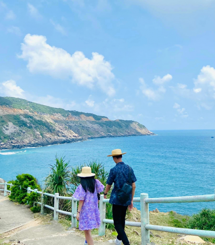 Vi vu trên con đường ven biển ở Phú Yên, thưởng thức hải sản tươi rói - 7