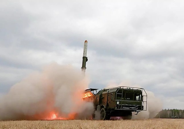 Nga chuyển giao hệ thống tên lửa Iskander cho Belarus - 1
