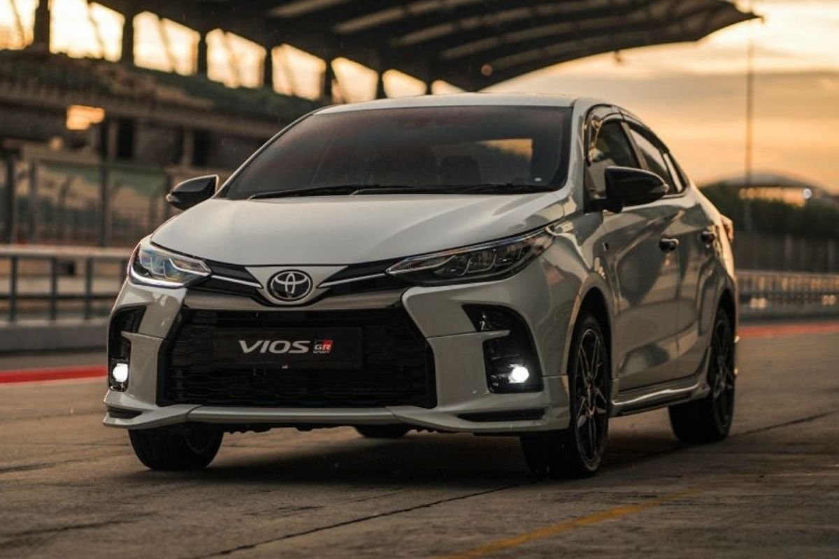 Mazda 2 vs Toyota Vios: Cuộc chiến sedan hạng B hàng đầu phân khúc - 2