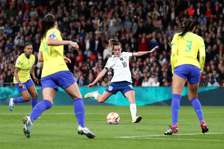 ĐT nữ Anh thắng Brazil vô địch Siêu cúp, mỹ nhân MU và Man City lập công - 1