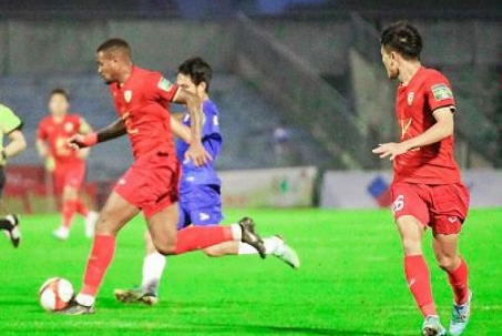 Video bóng đá Hà Tĩnh - Đà Nẵng: Thế trận căng thẳng, thót tim phút 90 (V-League)
