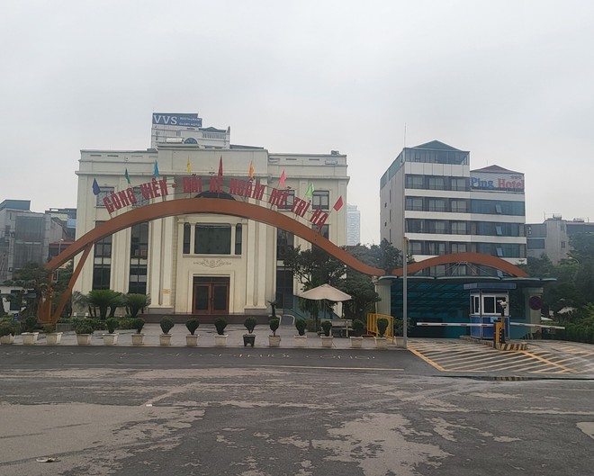 Bãi xe ngầm Mễ Trì Hạ ngang nhiên hoạt động bất chấp lệnh đóng cửa từ quận Nam Từ Liêm - 1