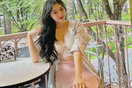 Quỳnh Kool gặp sự cố "dở khóc dở cười" vì váy lụa mỏng giống Diễm My 9X