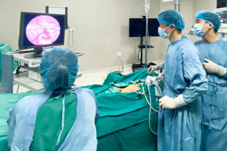 Bé trai 4 tuổi bị “lạc” mất 2 tinh hoàn