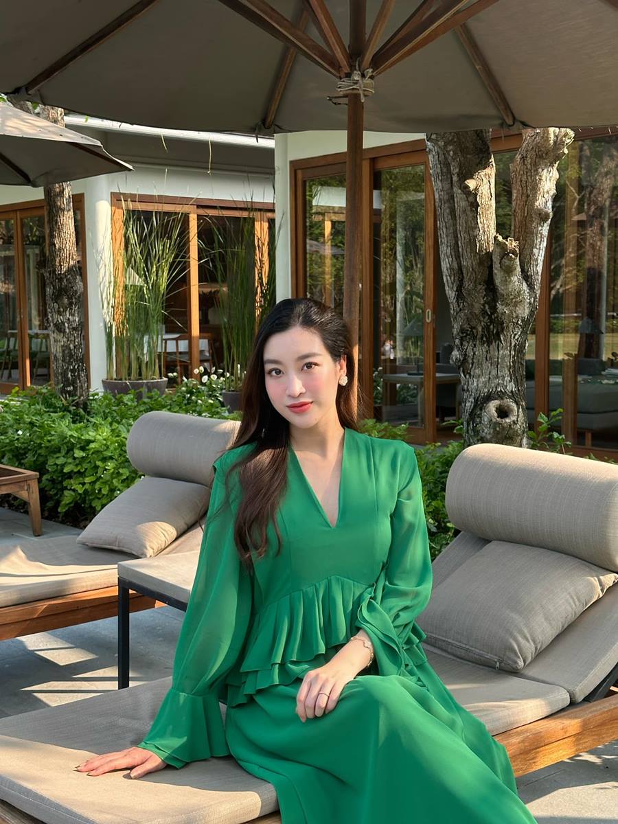 Vợ chủ tịch CLB Hà Nội mặc đơn giản vẫn sáng bừng vì gương mặt phúc hậu - 4