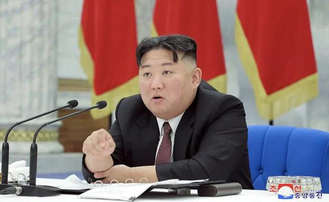 Ông Kim Jong Un ra lệnh phóng vệ tinh do thám quân sự đầu tiên - 1