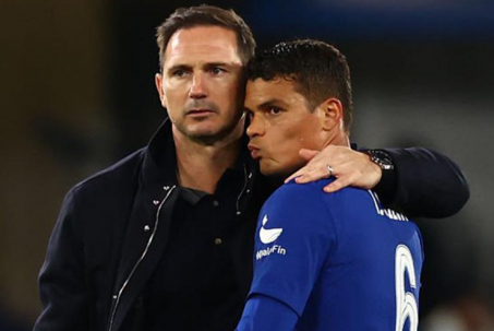Lampard ghi dấu kỷ lục tệ nhất lịch sử Chelsea, Courtois chọc tức fan "The Blues"