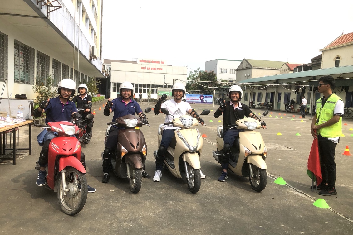 Mondelez Kinh Đô huấn luyện phòng vệ lái xe an toàn cho nhân viên bán hàng - 2