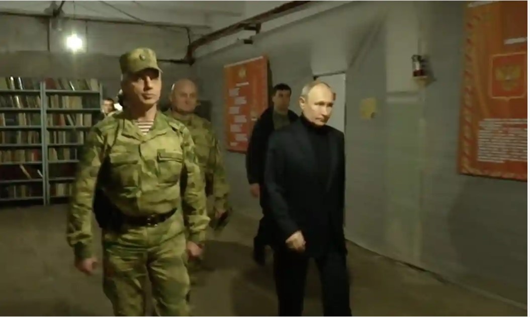 Ông Putin ra chỉ thị sau khi tới Kherson, Lugansk - 1