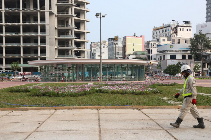 Lộ diện &#39;hoa sen&#39; khổng lồ ở ga trung tâm Bến Thành, metro số 1 - 5