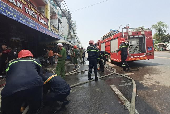 Cháy lớn giữa trưa ở Bình Định, hơn 30 chiến sĩ tới hiện trường dập lửa - 4