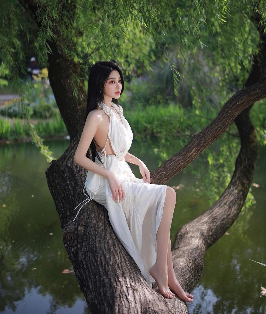 Người Đẹp Vô Danh Xinh Như Mộng, Mặc Áo Yếm Lỏng Lẻo Vẫn Đẹp 