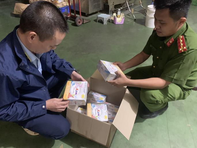 Phát hiện 10 tấn nguyên liệu quá hạn sử dụng để làm kem Tràng Tiền số 10 - 1
