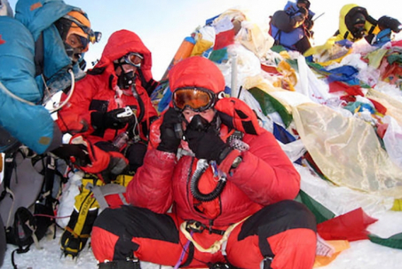 Muốn leo lên đỉnh Everest, ban cần tiêu tốn bao nhiêu tiền?