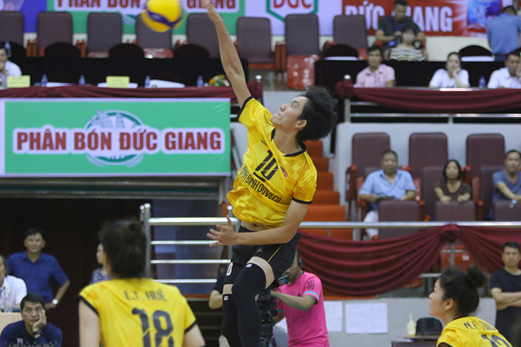 Cú sốc bóng chuyền nữ Việt Nam trước SEA Games: Tú Linh thay Bích Tuyền - 1