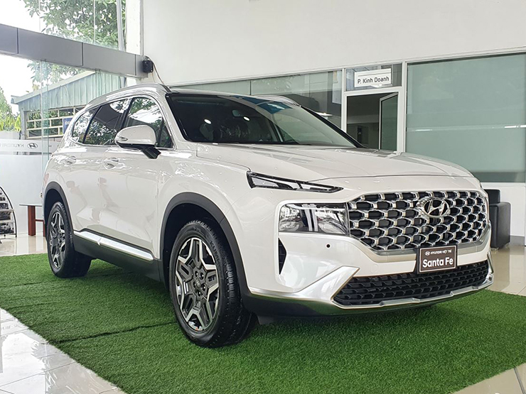 Mua xe gia đình có hàng ghế thứ ba rộng rãi, chọn ngay Hyundai SantaFe - 2