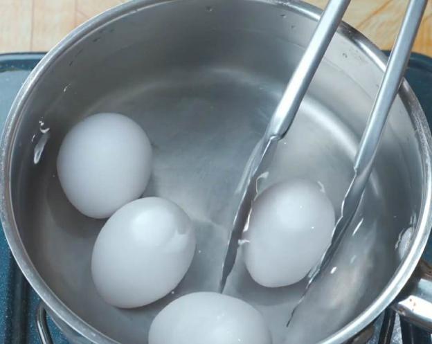 Trứng gà luộc làm thêm &#39;toping&#39; kiểu này rất ngon! Ngày bận rộn cần ăn nhanh, chỉ 1 món thôi nhưng đủ no đấy nhé - 1