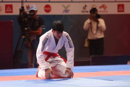 VĐV Thái Lan bật khóc nức nở khi thua võ sĩ chủ nhà ở chung kết Jujitsu