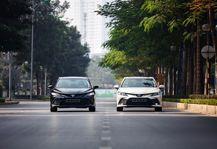 Giá xe Toyota Camry niêm yết và lăn bánh tháng 5/2023 - 2