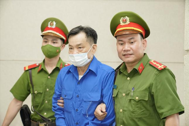 Những tình tiết &#39;bất ngờ&#39; xét xử vụ án cựu Chủ tịch UBND tỉnh Bình Thuận - 1