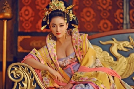 [Podcast] Hoàng hậu TQ tàn độc hãm hại phi tần có thai với vua, tuyển mỹ nam để hưởng lạc