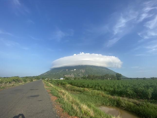 ‘Mũ mây’ tái xuất tại núi Bà Đen Tây Ninh - 2