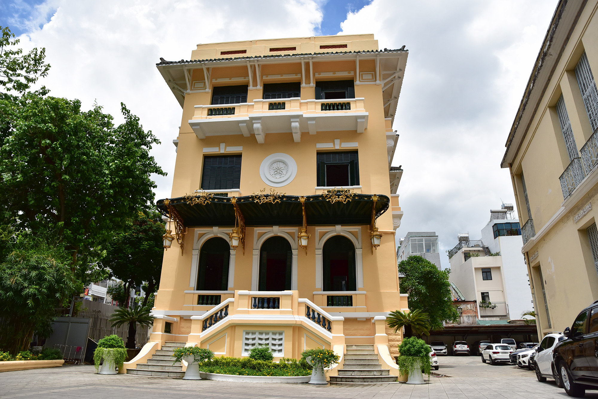 Ngỡ ngàng với kiến trúc dinh thự 99 cửa của đại gia Sài Gòn xưa - 20