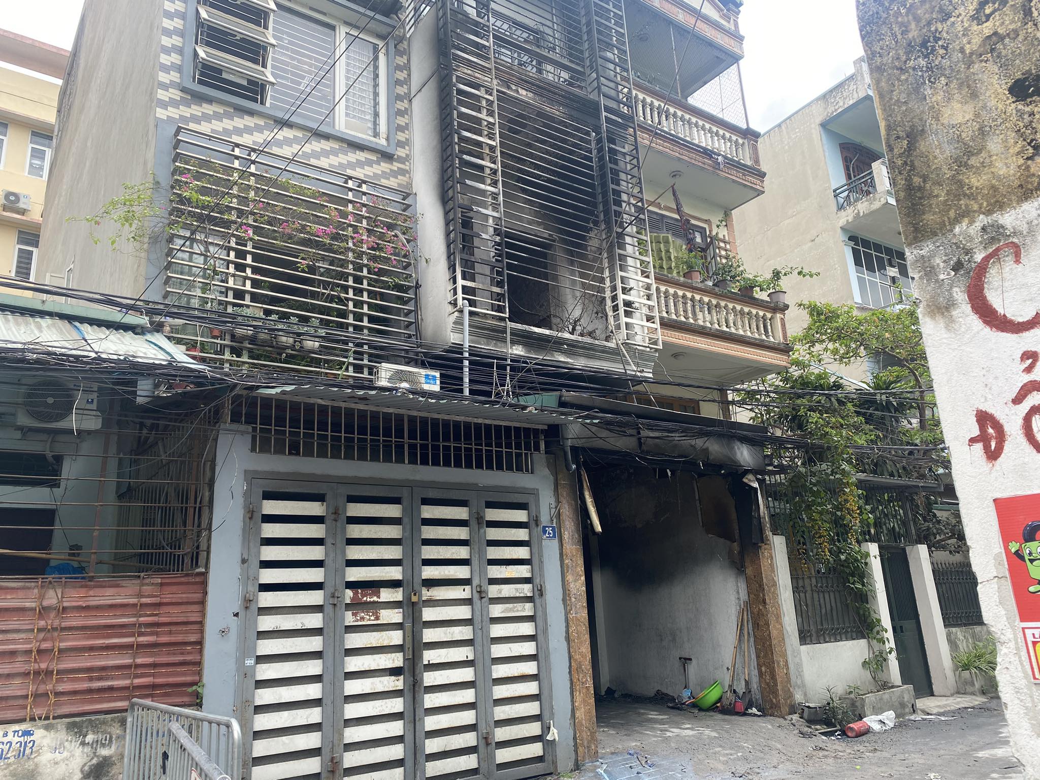 Vụ cháy 4 bà cháu tử vong ở Hà Nội: Người đàn ông lao vào cứu mẹ và 3 con bất thành - 2