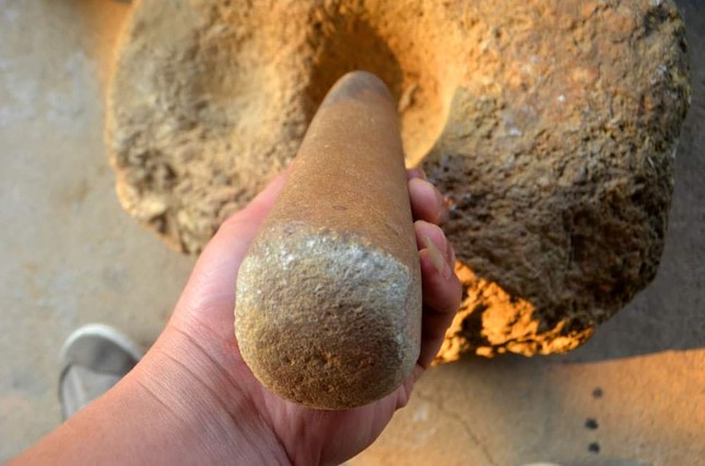 Phát hiện nhiều cối, chày đá nghi cổ vật thời tiền sử - 2