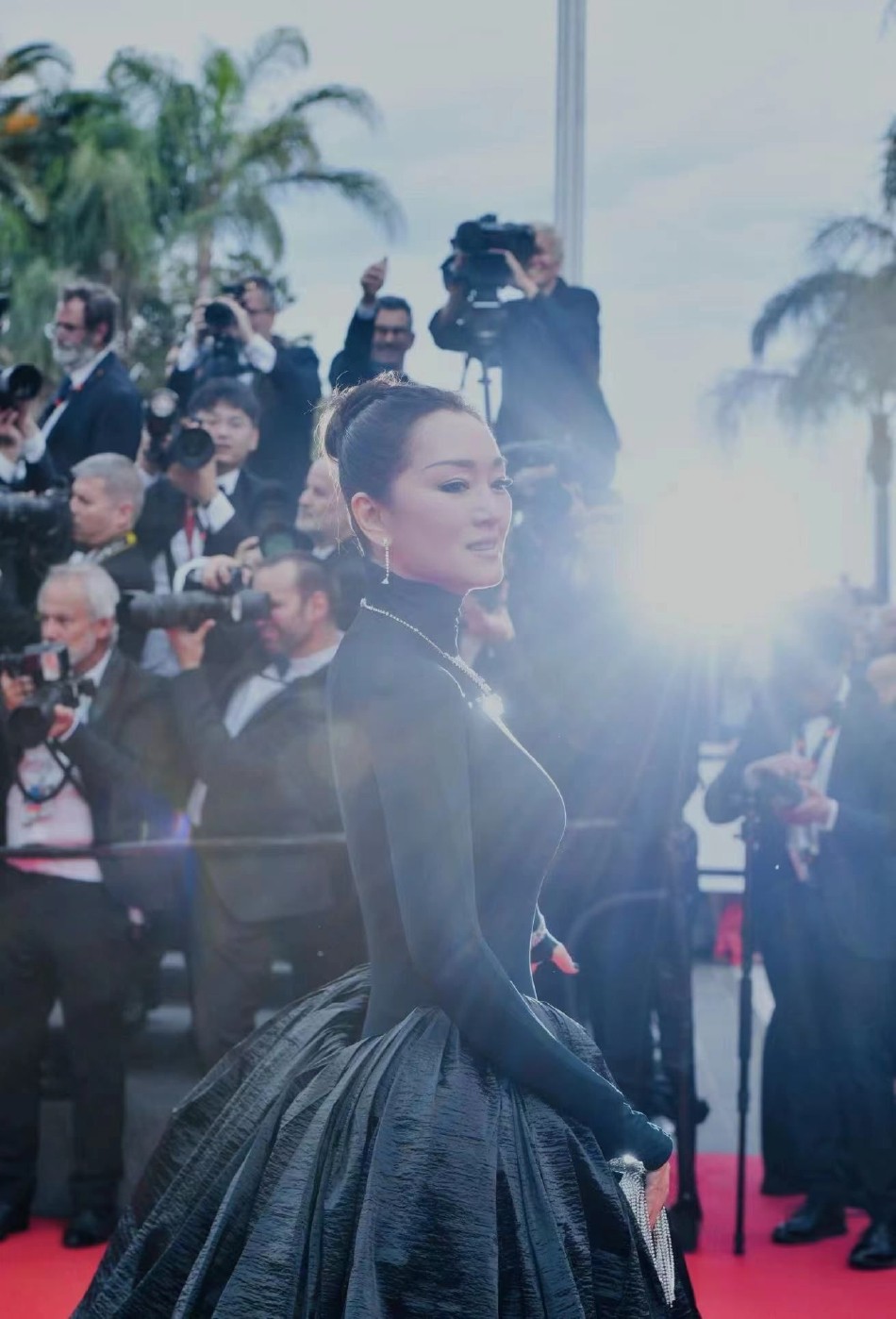 Phạm Băng Băng mang &#39;mãnh hổ&#39; đến thảm đỏ Cannes 2023 - 14