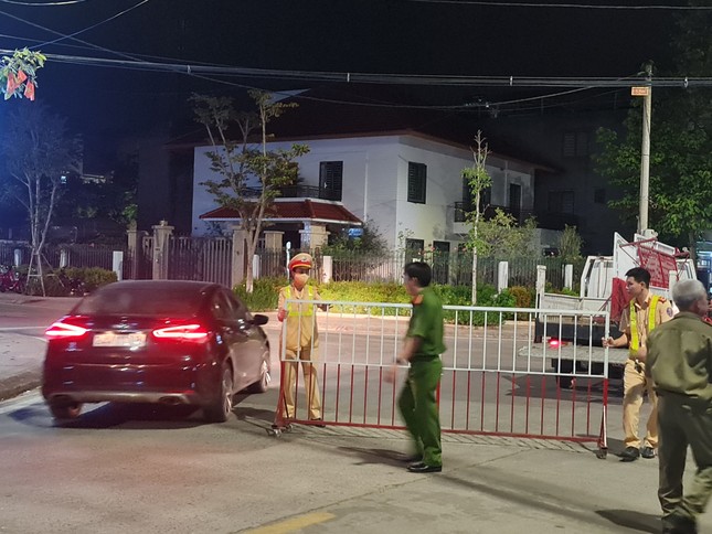 Cảnh sát phong tỏa khu vực nhà cựu Bí thư Lào Cai Nguyễn Văn Vịnh - 1