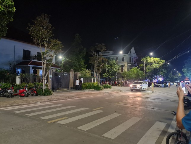 Cảnh sát phong tỏa khu vực nhà cựu Bí thư Lào Cai Nguyễn Văn Vịnh - 3