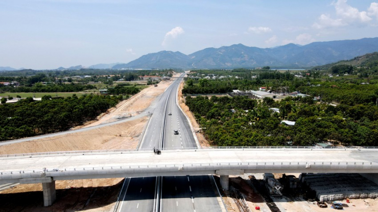 Cận cảnh cao tốc Nha Trang - Cam Lâm ngày đầu thông xe - 8