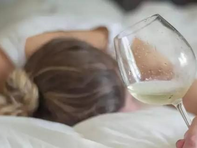Rượu ảnh hưởng đến sex như thế nào?