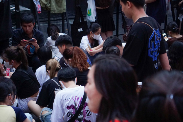 CLIP: Dòng người ken cứng trên phố đi bộ Nguyễn Huệ xem đại nhạc hội miễn phí - 5
