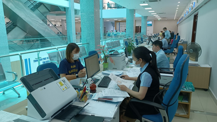 Nhiều công chức, viên chức ở Quảng Ninh xin thôi việc - 1