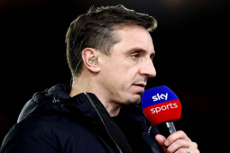 Neville nghĩ MU chỉ 5% khả năng hạ Man City ở FA Cup, Keane bất bình về vụ ăn ba