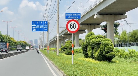 Nhiều người vi phạm tốc độ trên xa lộ Hà Nội vì... đường đẹp chạy &#34;mát ga&#34; - 2