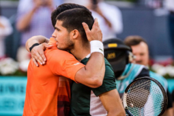 Djokovic bateu Alcaraz e está na final de Roland-Garros ou como a traição  de um corpo nos roubou um jogo para entrar na história