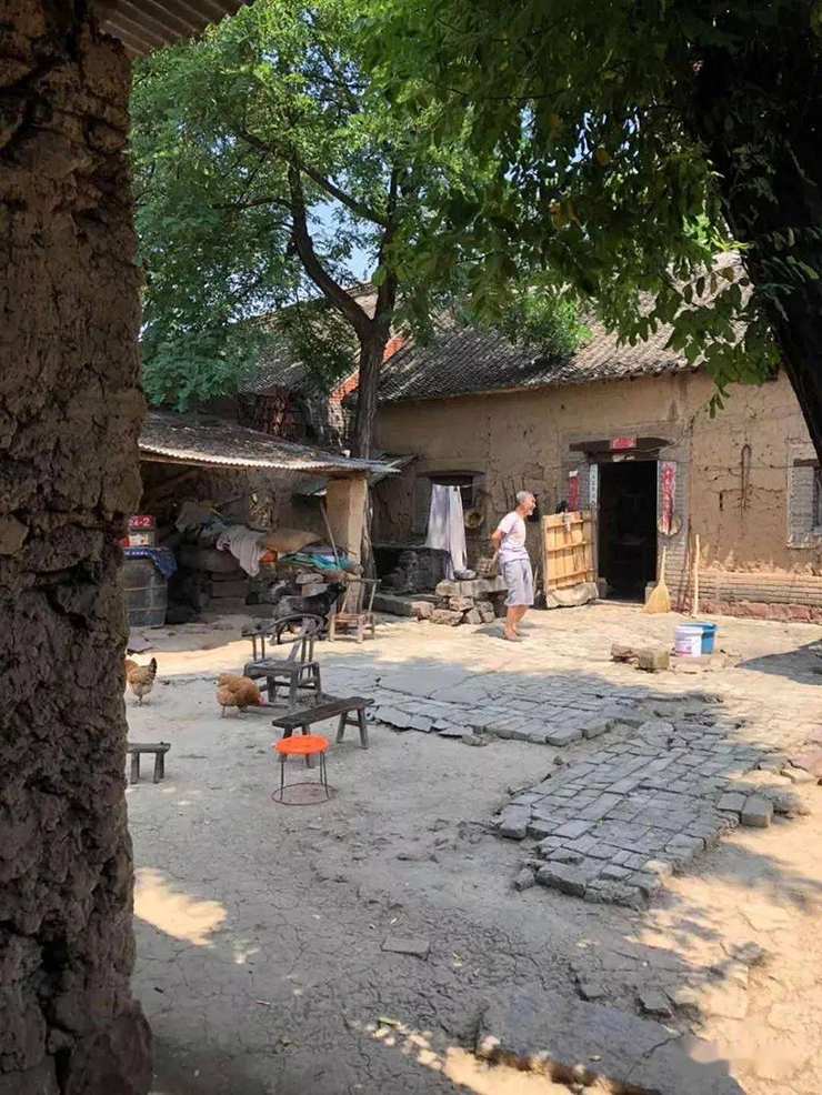 Căn nhà này của cụ ông tên Zhang, 93 tuổi ở làng Shantou, thành phố Pingdingshan, tỉnh Hà Nam, Trung Quốc.
