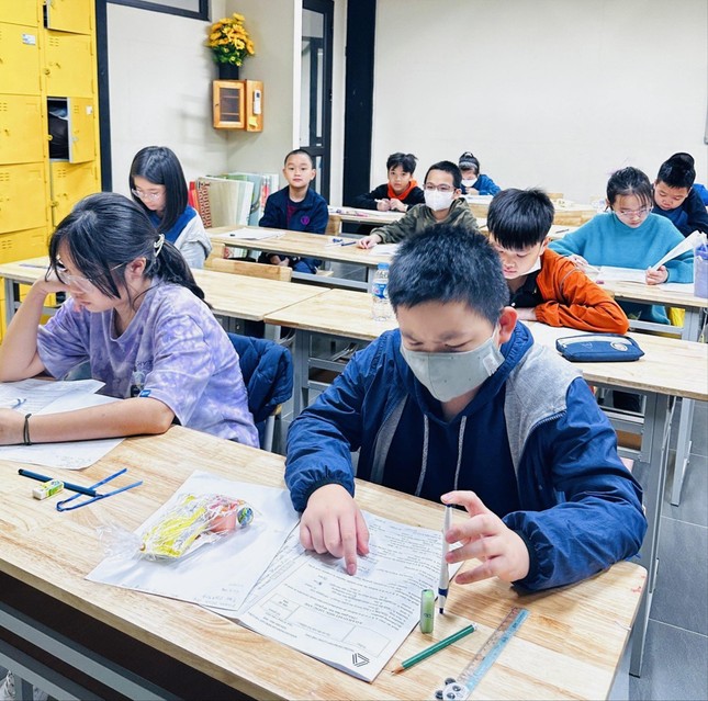 Hồ sơ toàn điểm 10 thi vào trường tốp đầu: Chuyện không lạ ở Hà Nội - 1