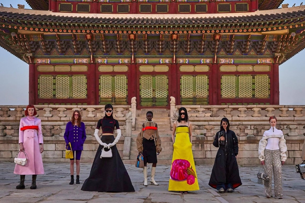 Thời trang xa xỉ nở rộ trong văn hóa đại chúng Hàn Quốc - 1