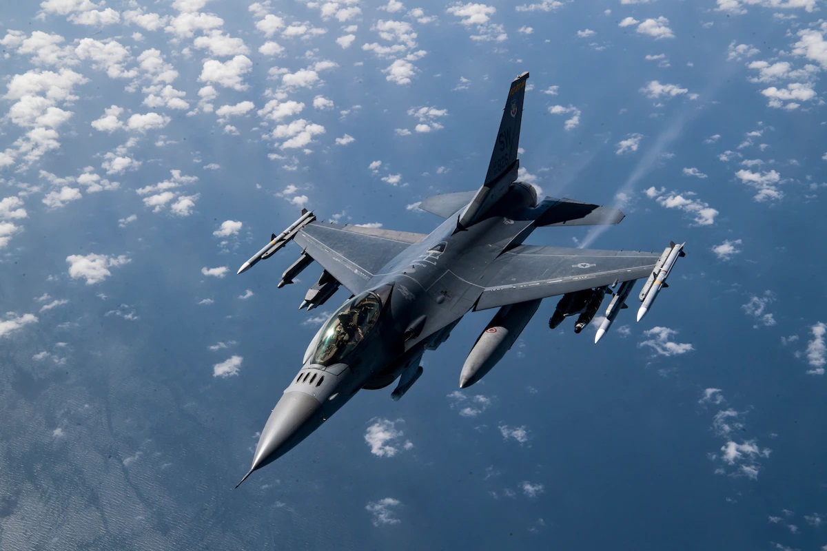 Tiêm kích F-16 chưa thể sớm xuất hiện tại Ukraine - 1