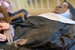 Mỹ: Khai quật mộ nữ tu sau 4 năm chôn cất, kinh ngạc chứng kiến “phép màu” trong quan tài