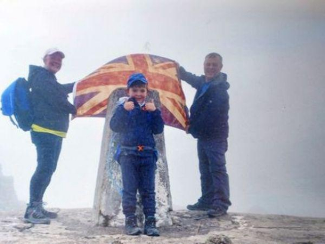 “Ngả mũ thán phục” bé trai 8 tuổi chinh phục hơn 200 đỉnh núi trong chưa đầy 4 năm