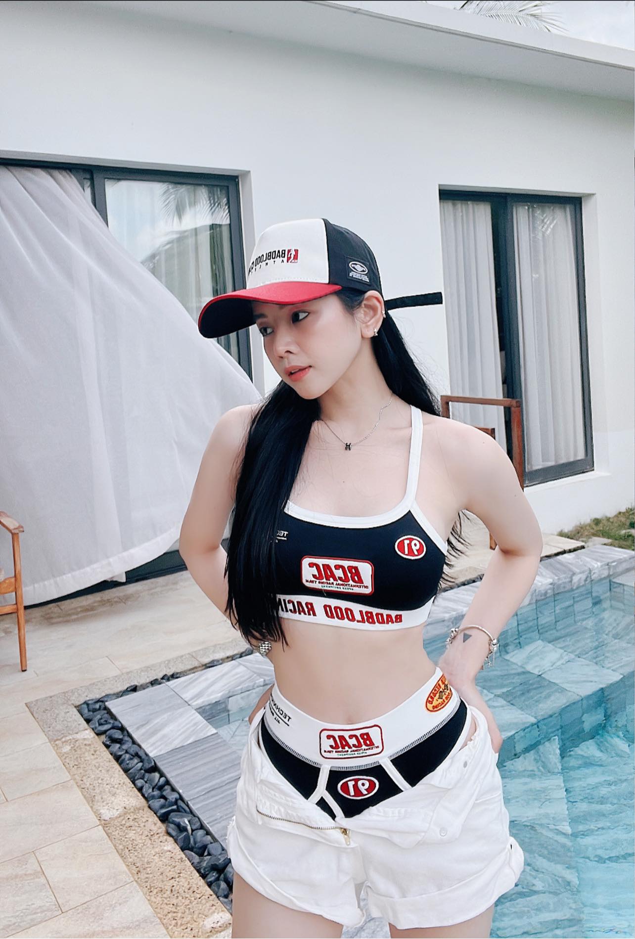 &#34;DJ đẹp nhất Đà Nẵng&#34; diện bikini 14 triệu đồng, khoe vóc dáng như búp bê trên biển - 9