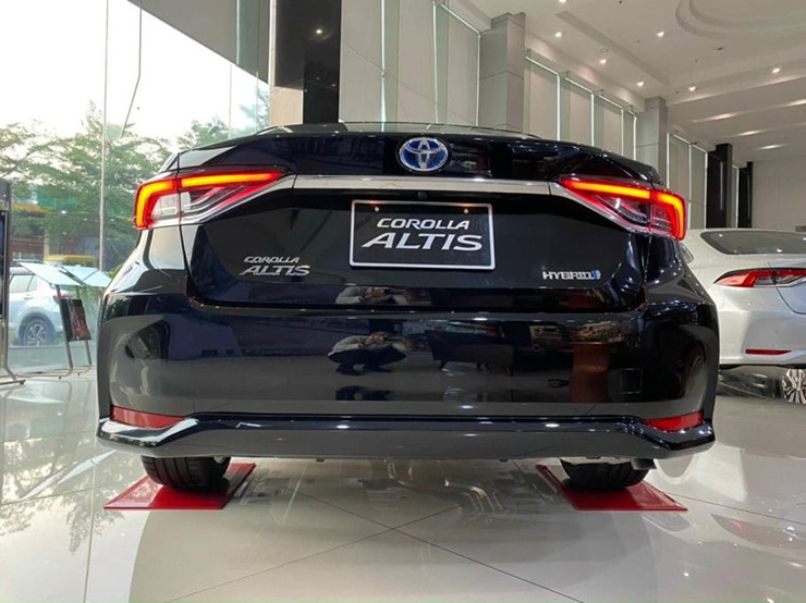 Toyota Corolla Altis được giảm giá gần 100 triệu đồng tại đại lý - 3