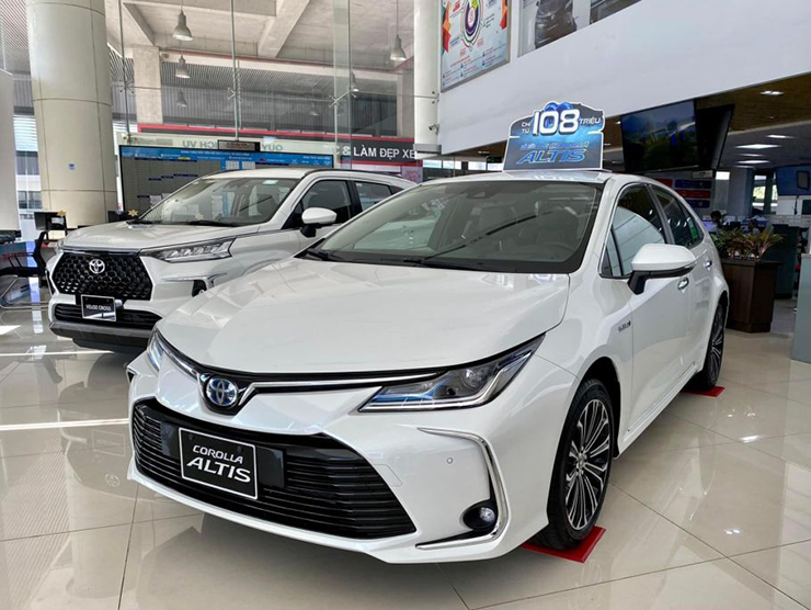 Toyota Corolla Altis được giảm giá gần 100 triệu đồng tại đại lý - 1